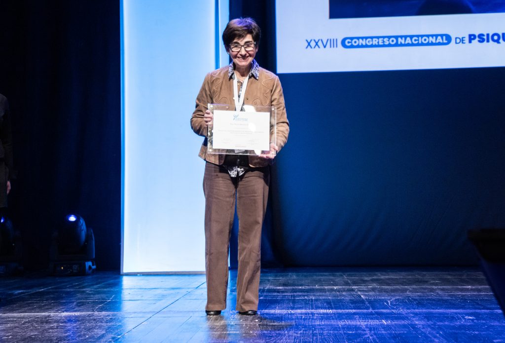 CONCURSO SOBRE GUÍAS CLÍNICAS DE PSIQUIATRIA: Dra. Paula Mendívil García. Recogió el premio Pilar Saiz.