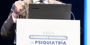 El Dr. Manuel Martín, durante su sesión plenaria en el XXVIII Congreso Nacional de Psiquiatría.